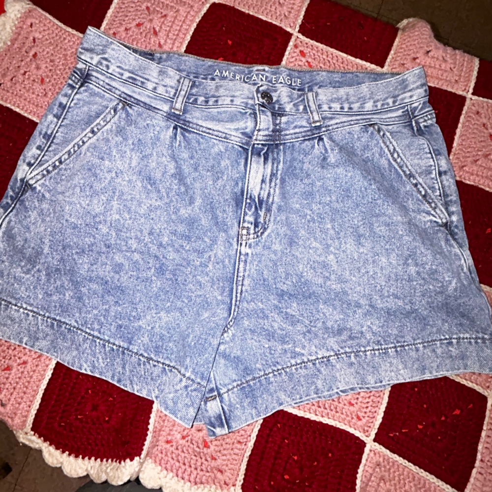 American Eagle Outfitters Light Acid-Wash Blue High-Rise Denim Shorts 14